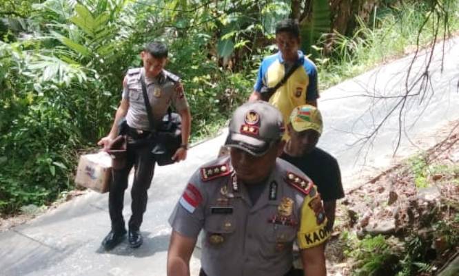 Kapolres Anambas Anjangsana ke Rumah Saharuddin Warga Kampung Baru Atas