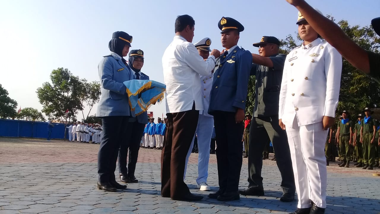 Plt Gubernur Kepri Bertindak Sebagai Inspektur Upacara Pelantikan Taruna Taruni SMK Pelayaran Batam