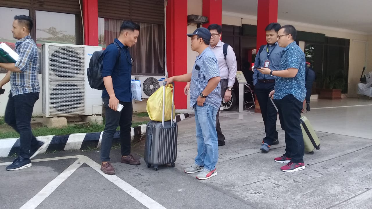Foto Foto 7 Orang Penyidik KPK Selesai Memeriksa Sejumlah OPD Kepri di Batam