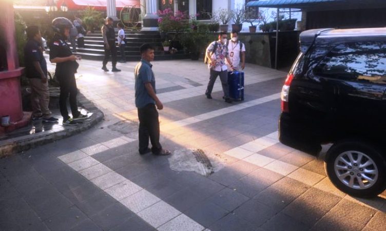 KPK Geledah Rumah Pengusaha Tambang di Tanjungpinang, Terkait Dugaan Korupsi Bupati