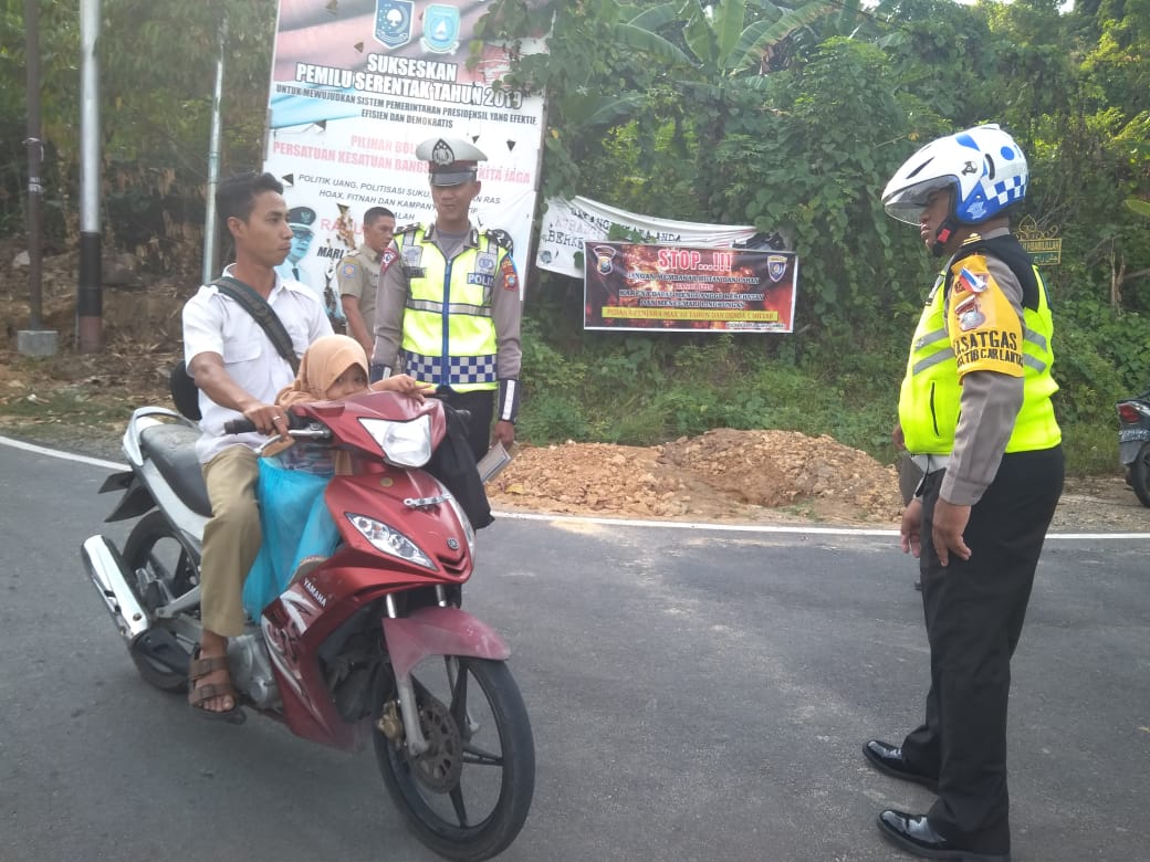 Hari Ke Lima Operasi Patuh Seligi 26 Pengendara Terjaring Satlantas Berikan Teguran Lisan Hari Ke Lima Operasi Patuh Seligi 26 Pengendara Terjaring Satlantas Berikan Teguran Lisan