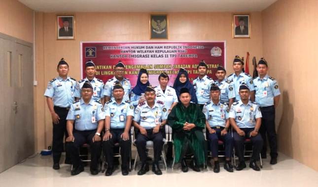 Dedi Asnedi Kepala Kantor Imigrasi Kelas II Tarempa Lantik 3 Pejabat Administrasi