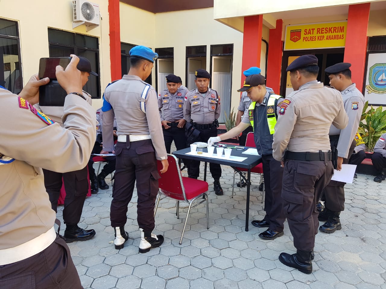 Kapolres Anambas Lakukan Pengecekan Narkoba dan Kesehatan Kepada 13 Personil Polres Anambas