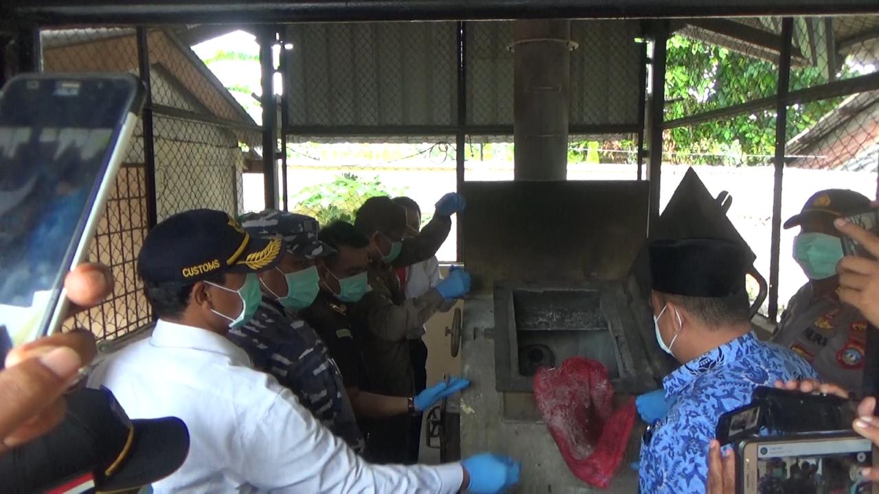 Karantina Pertanian Karimun Musnahkan Bawang India dan Daging Impor Olahan Malaysia Senilai Rp 40 Juta