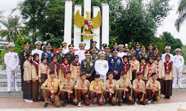 HUT ke 74 TNI, Laksamana Pertama TNI Arsyad Abdullah Pimpin Ziarah Nasional di TMP Pusara Bhakti Tanjungpinang