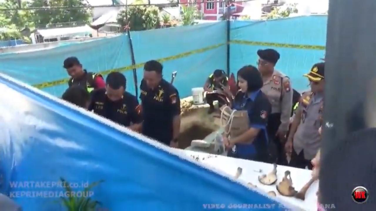 Makam Khairunnisa, Mayat yang Ditemukan Hanya Kerangka Kembali Dibongkar Oleh DVI Polda Kepri