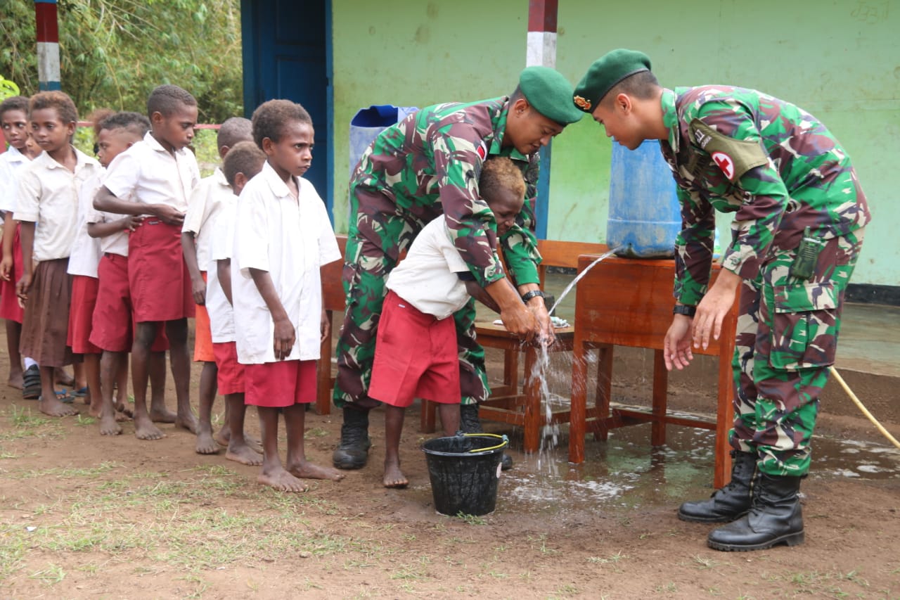 Peringati Hari Anak Sedunia, Inilah Dilakukan Patriot TNI Tanah Papua NKRI