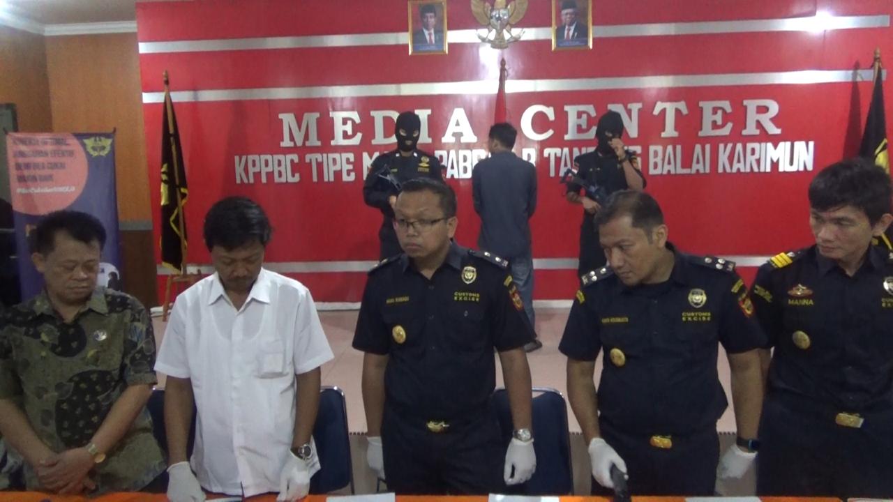 Beli Narkoba di Malaysia Untuk Diedarkan di Karimun, Pria 23 Tahun Diamankan KPPBC Karimun