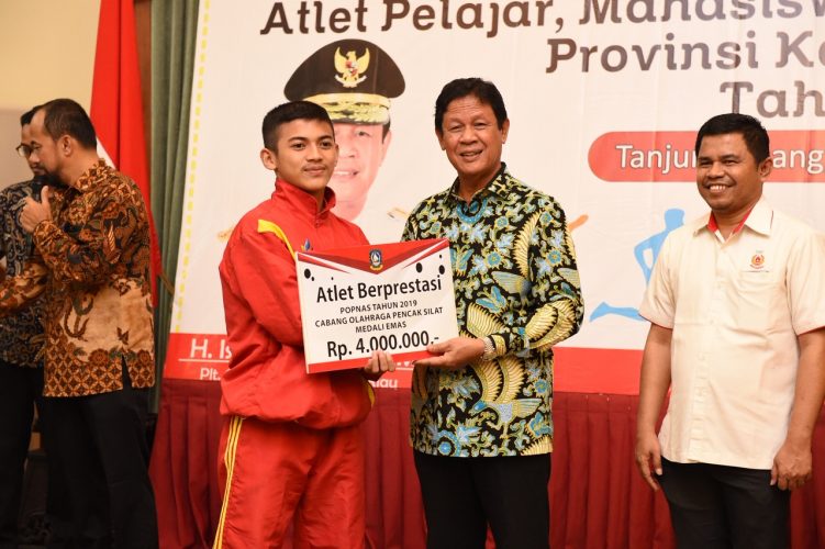 Atlet Kepri Raih Prestasi Gemilang, Isdianto: Ayah Bangga Padamu Nak