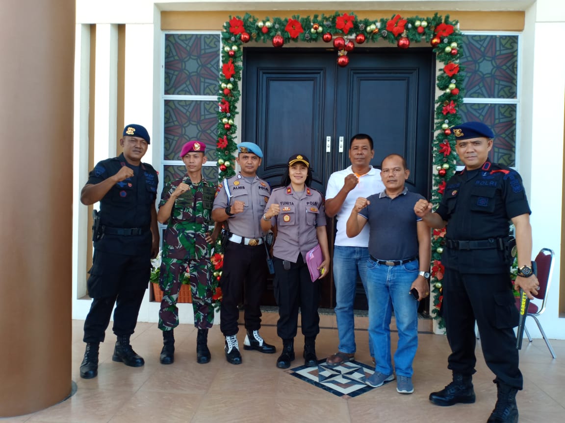 Jelang Natal Dan Tahun Baru Unit Jibom Brimob Polda Kepri Sterilkan Sejumlah Gereja