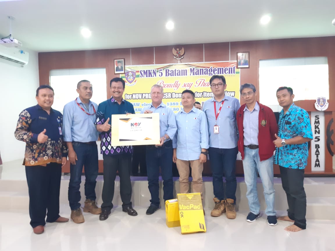 Peduli Pendidikan, PT Nov Profab Serahkan Bantuan Bahan Praktek Ke SMKN 5 Batam