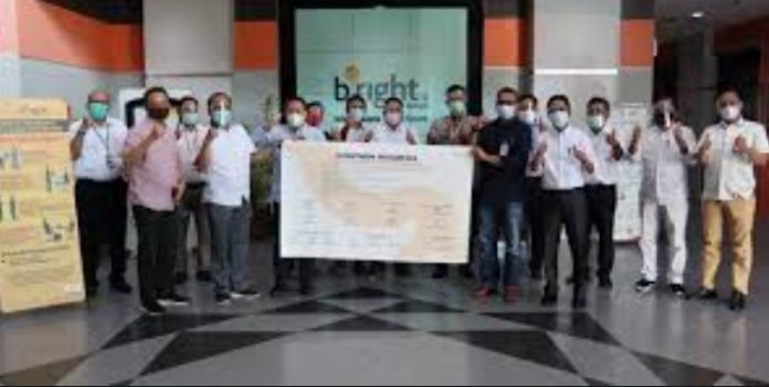 Direktur Utama bright PLN Batam Budi Pangestu Tandatangani Komitmen Integritas Direktur Utama PLN Batam