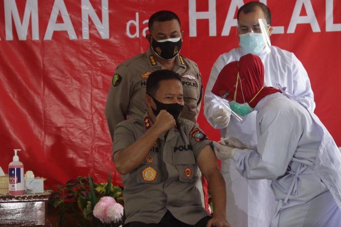 Kapolda Kepri Vaksin Covid Kapolda Kepri Aris Budiman Ngaku Sehat dan Bugar Setelah 5 Hari Vaksin Covid