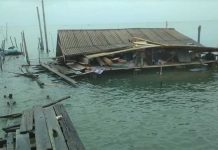 Tinggal Sebatang Kara, Rumah Pak Hasan di Desa Pengujan Ambles Diterjang Angin dan Ombak Rumah Hasan di Desa Pengujan Ambles Diterjang Angin dan Ombak