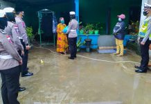 Satlantas Polres Bintan Gelar Bakti Sosial ke Masyarakat Korban Banjir di Bintan Satlantas Polres Bintan Gelar Bakti Sosial ke Masyarakat Korban Banjir