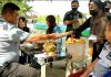 Jurnalis Karimun Bagikan Ratusan Masker Handsanitizer serta Vitamin ke Pengunjung Pantai Ketam Jurnalis Karimun