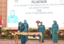 Ketua Tim PKK Kepri Dewi Kumalasari Lantik Deby Mariyati Apri, Maratusholiha Nizar, dan Heryana Abdul Haris PKK Dewi Kumalasari