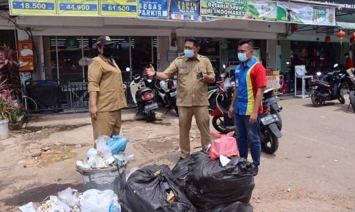 Buang Sampah di ruko Buang Sampah di ruko