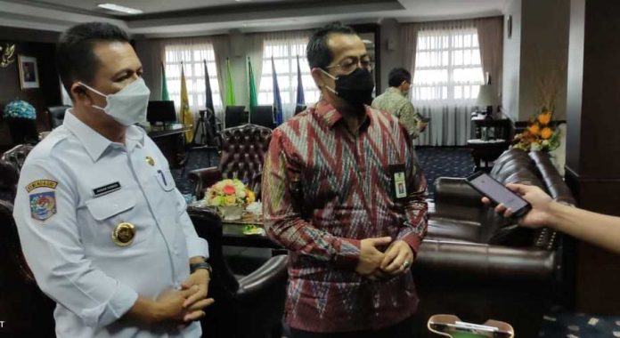Gubernur Ansar Ahmad dan Dirjen Pajak Kepri Gubernur Ansar Ahmad dan Kepala Kantor Pajak Kepri