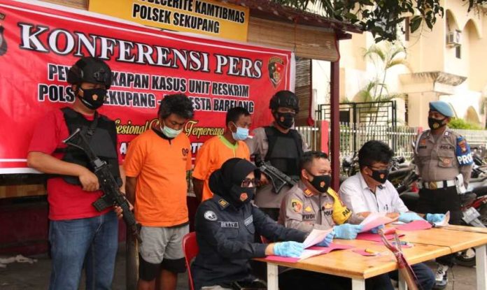 Polsek Sekupang Amankan Pelaku pembakar lahan