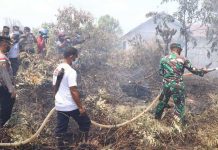 Lanal Karimun Kerahkan Truk Tangki Kapasitas 5 Ton Untuk Padamkan Api Kebakaran Lahan Gambut Truk Tangki Lanal Karimun