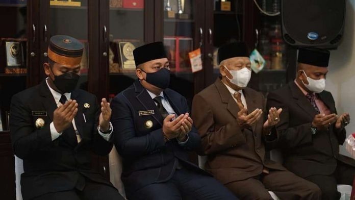 Bupati Lingga Minta Sekda Defenitif Selesaikan Masalah 17 Jabatan Dinas masih PLT