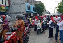 Hipmikimdo Karimun Bagikan Ratusan Masker dan Menu Takjil, Bentuk Kepedulian
