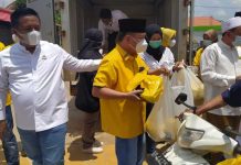 Golkar Kepri Lanjut Bagi Jumat Barokah ke Jamaah Masjid Darul Mukhlisin Punggur Jumat Barokah Golker Kepri lagi