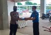 Kapolsek KKP Batam Bagikan 100 Bungkus Takjil dan Himbau Protokol Covid-19 Kapolsek KKP Batam Bagi Takjil