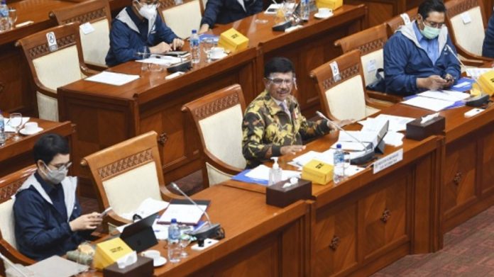 Menteri Johnny G Plate dan Teknologi 5G Menteri Johnny G Plate dan Teknologi 5G