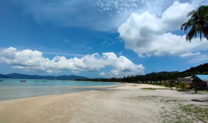 Pantai 8 Kilo di Jemaja Anambas