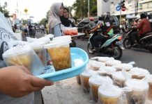 Larangan Bazar Ramadhan Tidak Ada, Pedagang Takjil Bersyukur Bisa Jualan