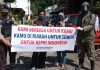 Zona Merah, Gegana SatBrimob Polda Kepri Gelar Penyemprotan Disinfektan di Perumahan Sakura Garden Gegana SatBrimob Polda Kepri