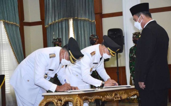 Gubernur Kepri Ansar Lantik Bupati Natuna