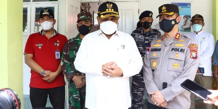 Bupati Karimun beserta jajaran Forkopimda Kabupaten Karimun, meninjau langsung kesiapan lokasi karantina bagi para pasien COVID-19, di SMPN 2 Binaan Kecamatan Tebing Kabupaten Karimun Provinsi Kepulauan