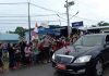 Walau Gerimis, Warga Tetap Antusias Sambut Kedatangan Presiden Jokowi ke Wisma BIIE Lobam Bintan Jokowi ke Lobam Bintan