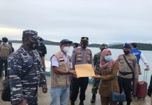 Polres Lingga bersama TNI Kawal Kedatangan 521 Vial Vaksin Covid-19