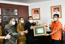 Pos Indonesia Cabang Tanjungpinang akan Cetak Prangko Bergambar Gubernur Ansar Ahmad Pos Indonesia Prangko