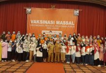 Ribuan Karyawan Hotel Batam Terima Vaksin Covid-19 Secara Massal di Hotel Harmoni One Ribuan Karyawan Hotel Batam Terima Vaksin Covid-19