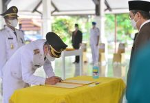 Gubri Syamsuar Lantik Afrizal Sintong Sebagai Bupati Rohil