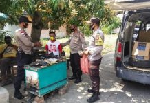 Anggota Polsek Bintan Utara Peduli Kunjungi Masyarakat yang Terdampak Langsung Pandemi Covid-19