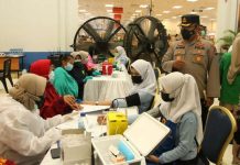 Kapolresta Barelang Tinjau Kelancaran Pelaksanaan Vaksin Massal Dosis Pertama Kapolresta Barelang Pelaksanaan Vaksin Massal