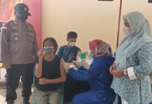 Polsek Bengkong dan Puskesmas Tanjungbuntung Vaksinasi 300 Warga Bengkong Vaksinasi Polsek Bengkong