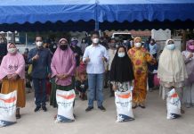 Bersama Marlin, Wako Rudi dan Amsakar Salurkan Bantuan Beras PPKM 2021 di Batuampar