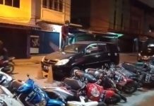 Alamak.. Mabuk Berat, Video Pria Ini Merobohkan Puluhan Kendaraan yang Sedang Parkir