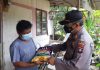 Polsek Batu Aji Berbagi Sembako Kepada Warga Terdampak Pandemi Covid-19