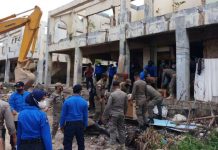 Ricuh Ketika Seorang Penghuni Meninggal Saat Penggusuran di Pasar Induk Jodoh Ricuh Ketika Seorang Penghuni Meninggal Saat Penggusuran di Pasar Induk Jodoh