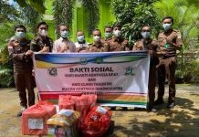 Sambut HBA ke 61 dan Hut IAD ke 21, Kacabjari Tarempa Bagikan Paket Sembako