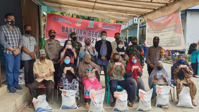 Sebanyak 109 KK Pemda Anambas Serahkan BST dan PKH Tahap 14-15 Kepada Masyarakat Tarempa Timur