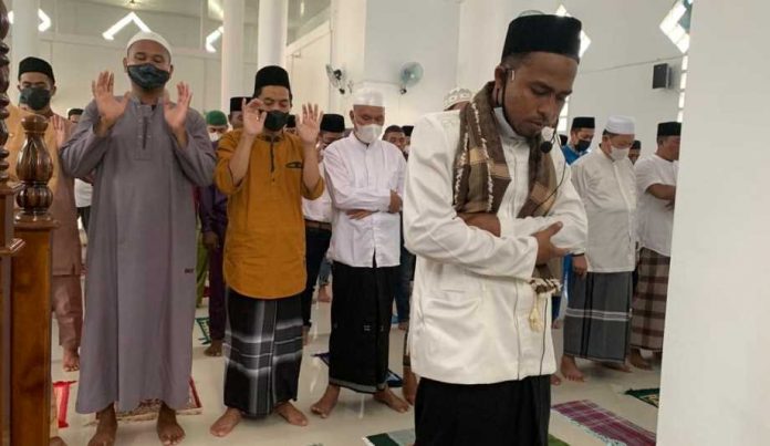 Sholat Ghaib di Lingga